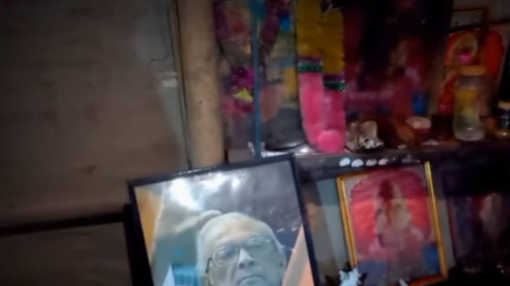 জ্যোতি বসুকে দেবতার আসনে বসিয়ে পুজো! প্রাক্তন মুখ্যমন্ত্রীর প্রতি এমন শ্রদ্ধা মন ছুঁয়ে গেল সকলের