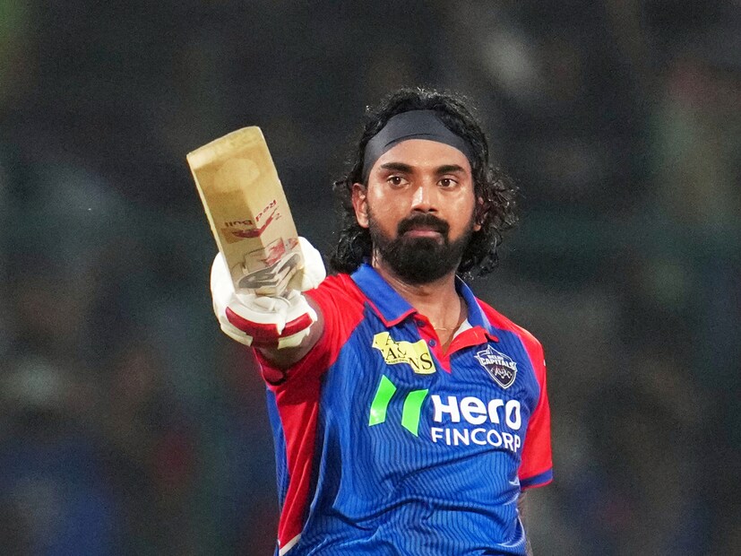 কেএল রাহুল দিল্লি ক্যাপিটালসের আইপিএল ইতিহাসে নবম ব্যাটার হিসেবে সেঞ্চুরি করলেন। গুজরাতের বিরুদ্ধে ৬০ বলে সেঞ্চুরি করেন তারকা ব্যাটার।  (Photo Courtesy- AP)