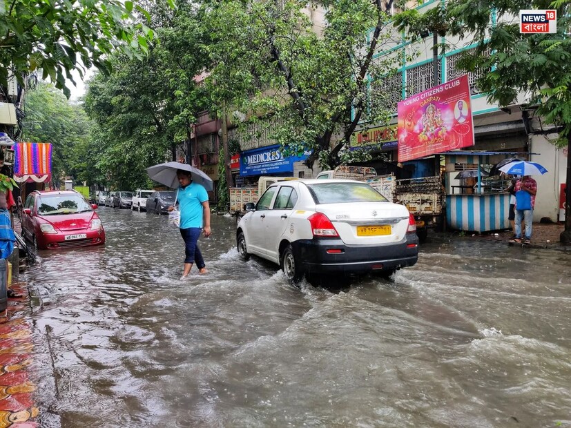 দক্ষিণবঙ্গের সব জেলাতে ঝড়-বৃষ্টির সম্ভাবনা রয়েছে। বিক্ষিপ্তভাবে হালকা থেকে মাঝারি বৃষ্টি চলবে রবি-সোমবার পর্যন্ত। আজ, বুধবার থেকে শুক্রবার ঝড়-বৃষ্টির সম্ভাবনা বেশি থাকবে। 