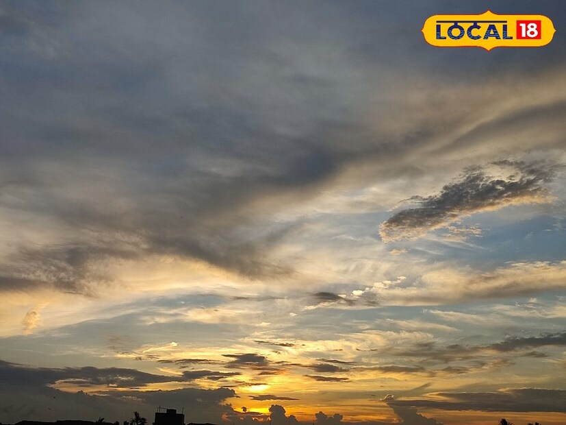 আবহাওয়া দফতরর সূত্রে খবর, পশ্চিম, মধ্য ও উত্তর বঙ্গোপসাগর সং‌লগ্ন এলাকায়  নাগাদ নিম্নচাপ তৈরির সম্ভাবনা রয়েছে। প্রতি মুহূর্তেই এই নিম্নচাপ আরো শক্ত বাড়াচ্ছে। ফলে ভারী বৃষ্টি হতে পারে জেলায় জেলায়। উপকূলবর্তী জেলাগুলিতে বৃষ্টির সম্ভাবনা বেশি। গোটা সপ্তাহজুড়ে বৃষ্টি চলবে দক্ষিণবঙ্গে।