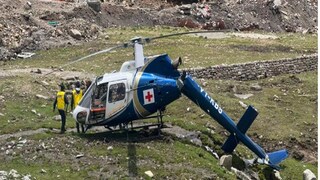 কেদারনাথে ল্যান্ডিংয়ের সময়ে ভেঙে পড়ল হেলিকপ্টার 