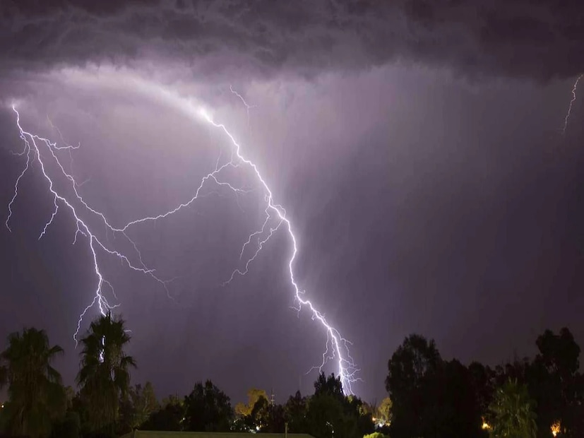 IMD Weather Update: তীব্র গরমে চামড়ায় জ্বলুনি, বৃষ্টি হবে কবে? কাঁপিয়ে ঝড়-বৃষ্টির পূর্বাভাস, আবহাওয়ার বড় খবর IMD Weather Update: তীব্র গরমে চামড়ায় জ্বলুনি, বৃষ্টি হবে কবে? কাঁপিয়ে ঝড়-বৃষ্টির পূর্বাভাস, আবহাওয়ার বড় খবর