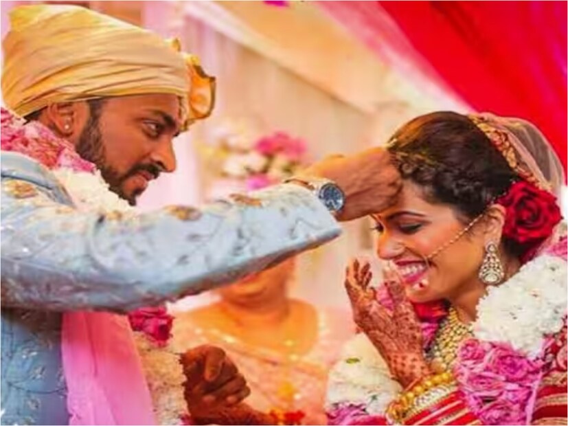 মুম্বইয়ের জুহুতে জে ডাব্লু মেরিয়ট-এ ক্রুনাল এবং পাঙ্খুরীর বিয়ে অনুষ্ঠান হয়েছিল।  বিয়েতে সচিন তেন্ডুলকর থেকে শুরু করে অমিতাভ বচ্চন, নীতা আম্বানিও অতিথি হিসেবে যোগ দিয়েছিলেন।