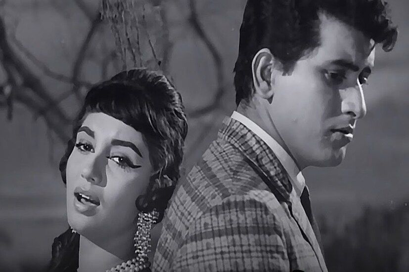 সুর দিয়েছিলেন মদন মোহন: রাজ খোসলার বক্তব্য বইয়ের শেষে রয়েছে। তিনি বলেছিলেন যে, কত বড় বোকামি আমি করেছিলাম। মনোজ কুমারের দাবি, “রীতিমতো নিজের জুতো তুলে নিয়ে নিজেকেই মারতে উদ্যত হয়েছিলেন রাজ।” শুধু তা-ই নয়, কিংবদন্তি গায়িকা লতা মঙ্গেশকর নিজেও ‘লগ জা গলে’ গানটিকে তাঁর ৬টি প্রিয় গানের মধ্যে অন্যতম বলে জানিয়েছিলেন। বলাই বাহুল্য, এই গানে মদন মোহন এমন সুর ঢেলে দিয়েছিলেন, যা সোজা গিয়ে অন্তরে প্রবেশ করে। বইয়ে লতা মঙ্গেশকরের বক্তব্যও রাখা হয়েছে। তিনি বলেছিলেন, “যখন আমরা গানটি রেকর্ড করি, সকলেই আনন্দিত ছিলেন। রাজ খোসলার তো খুবই পছন্দ হয়েছিল। আমরা সন্তুষ্ট ছিলাম। রেকর্ডিং শেষ হতেই মদন ভাইয়া এসে আমায় জড়িয়ে ধরে কাঁদতে শুরু করেন। আর এই গানটি এক ইতিহাস সৃষ্টি করে।”