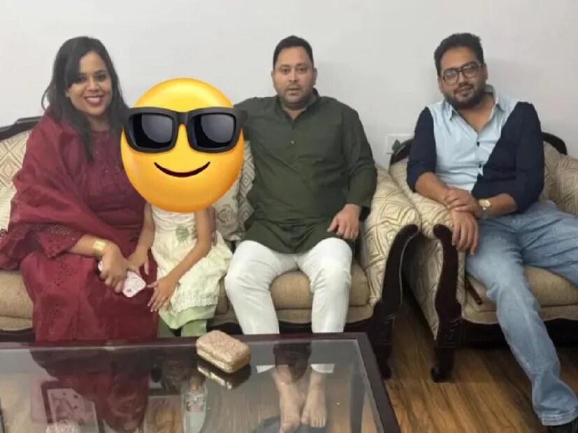 নিশু সিনহা বাড়ি বিহারের খাগৌলে। অনুষ্কা যাদব যাঁর কথা বলেছেন, তিনি বিএন কলেজ থেকে শুরু করেন যেখানে তিনি এবং তেজ প্রতাপ একসঙ্গে পড়াশুনো করেছিলেন। প্রেমের গল্পে তৃতীয় একটি চরিত্রও রয়েছে - অনুষ্কার ভাই আকাশ যাদব।  আকাশের রাজনৈতিক উচ্চাকাঙ্ক্ষা আকাশে ঘুড়ির মতো উঁচুতে উড়ে। তেজপ্রতাপের হাত যখন তার মাথায় পড়ল, তখন সে দলে দ্রুত উঠতে শুরু করল। কিন্তু বাস্তবতা হল লালু যাদব তার রাজনৈতিক উত্তরাধিকারের জন্য সর্বদা তার ছোট ছেলে তেজস্বীর উপর আস্থা রেখেছেন এবং তিনি দিল্লিতে অনুষ্ঠিত কার্যনির্বাহী সভায় এটি ঘোষণাও করেছেন। Photo- Collected