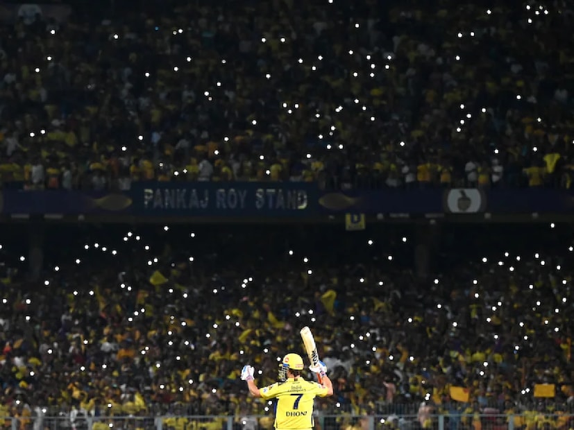 কলকাতা: CSK বনাম KKR IPL ২০২৫: তবে কি কলকাতাতেই ইতি! এই শহরের সঙ্গে ধোনির একটা আলাদা সম্পর্ক আছে৷ সাক্ষীর বাড়ি রয়েছে, তাই কলকাতাতেই কি সিএসকে জার্সি খুলে রাখার ঘোষণা করবেন মাহি? জল্পনা জোর ছড়িয়েছে৷ কেকেআর বনাম সিএসকে ম্যাচ বুধবার ইডেন গার্ডেন্সে   এমএস ধোনি অবসরের ঘোষণা করতে পারেন৷  চেন্নাই সুপার কিংসের ম্যাচের আগে এই খবর আবার ভাইরাল হয়েছে।
