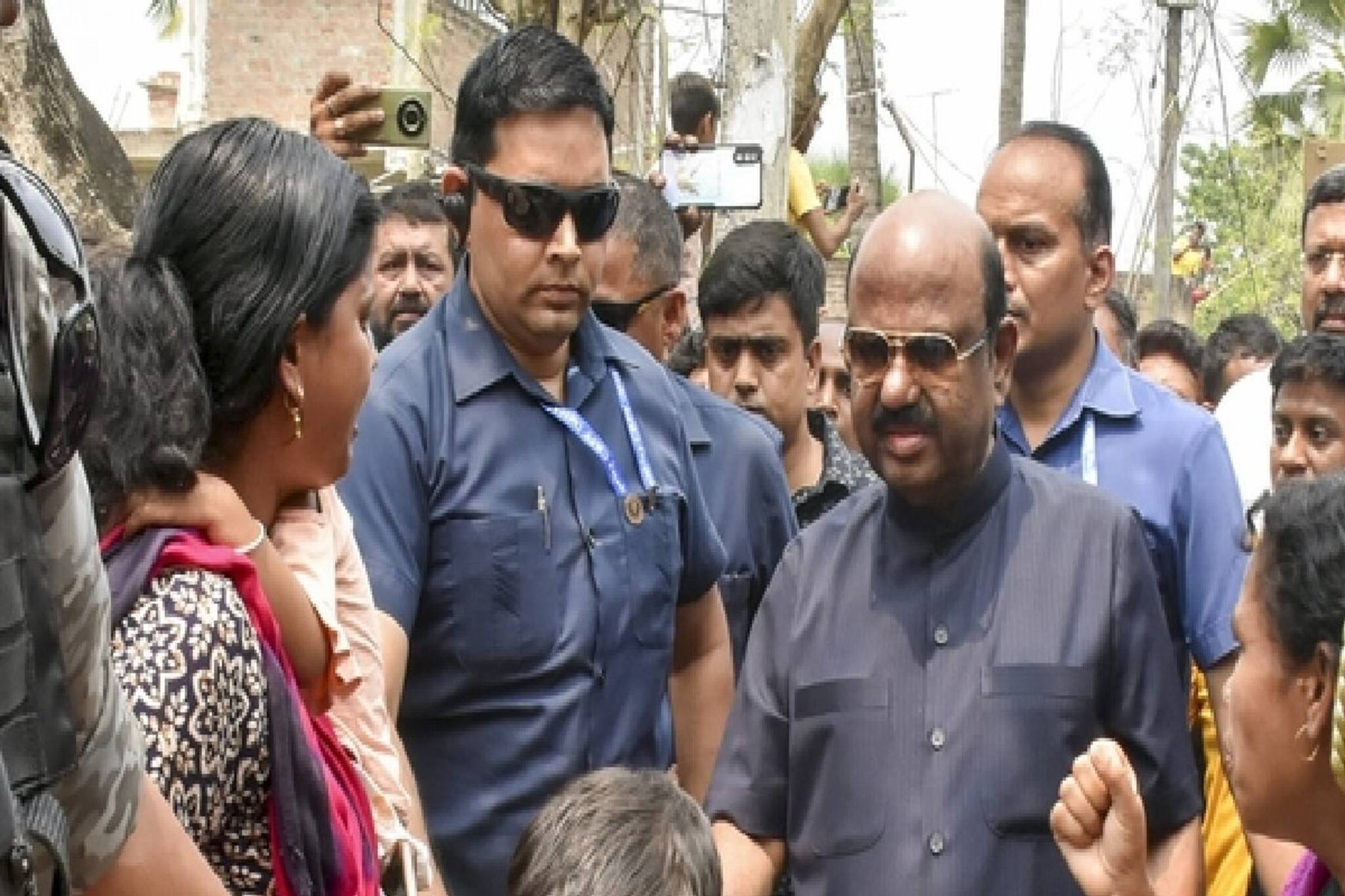 'এই পরিস্থিতি যদি বজায় থাকে...' মুর্শিদাবাদ হিংসায় স্বরাষ্ট্র মন্ত্রকে রিপোর্ট রাজ্যপালের