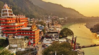 আজকের ঋষিকেশ যোগব্যায়াম এবং সুস্থতার পর্যটনের কেন্দ্রবিন্দুতে পরিণত হয়েছে