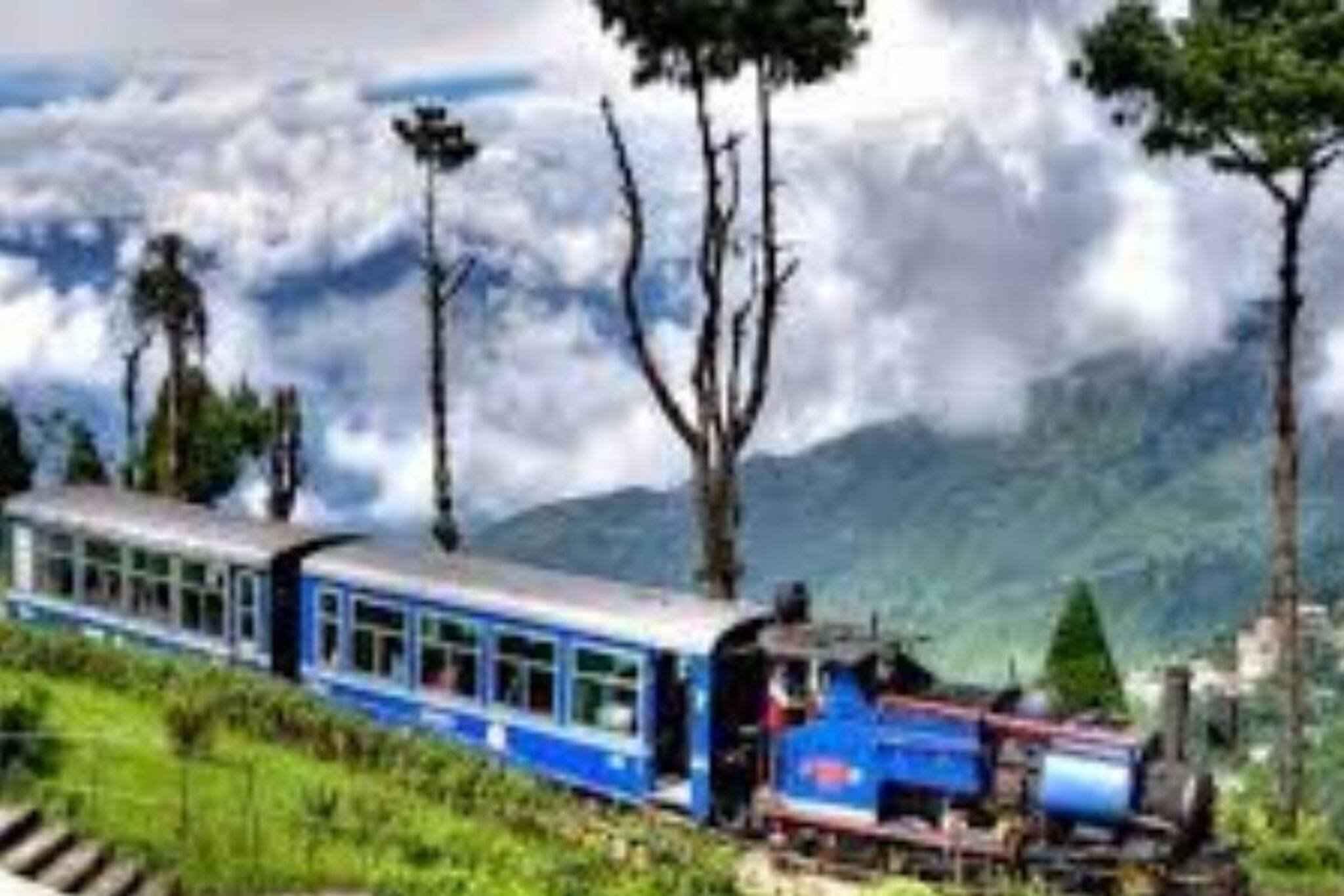 গরমের ছুটিতে দার্জিলিং যাচ্ছেন? একগুচ্ছ বাড়তি টয় ট্রেনের সময়সূচি জেনে নিন এখনই