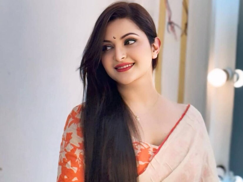 বাংলাদেশের নায়িকা পরীমণি। তাঁর জীবনে যেমন সাফল্য রয়েছে, তেমনই রয়েছে বিতর্ক। ব্যক্তিগত জীবনে যেন ওঠাপড়ার কোনও শেষ নেই। আরও একবার শিরোনামে তিনি। কারণ যদিও খুবই উদ্ভট। 