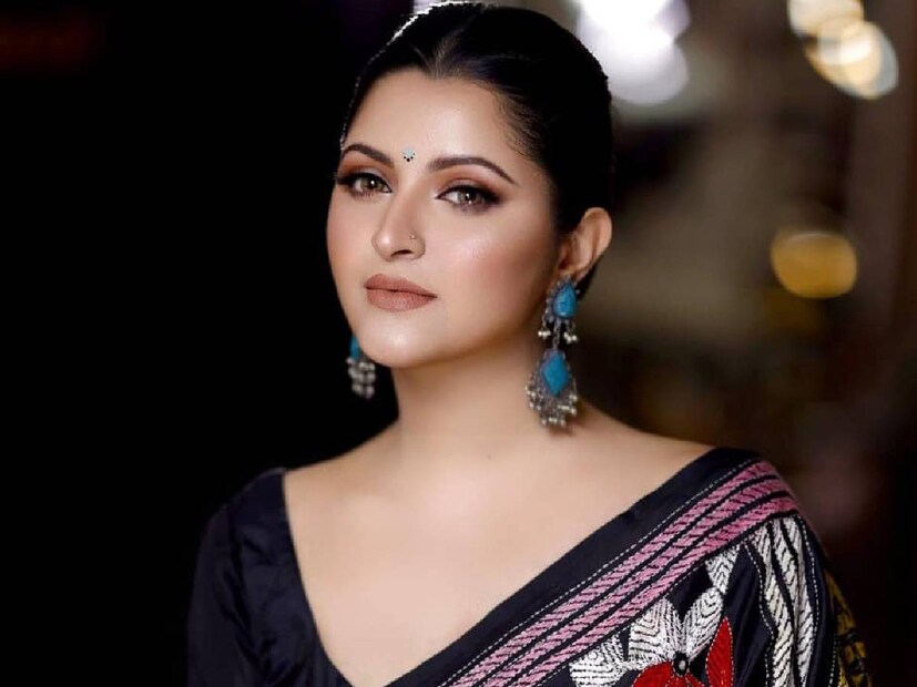 পরীমণি স্পষ্টই জানান, নিজেকে শেষ করে দেওয়ার মতো চরম পদক্ষেপ তিনি কখনওই করবেন না। তেমন কিছু করার কোনও কারণও তাঁর জীবনে নেই। দুই সন্তান এবং কাজ নিয়ে নিজের শর্তে বাঁচছেন তিনি।