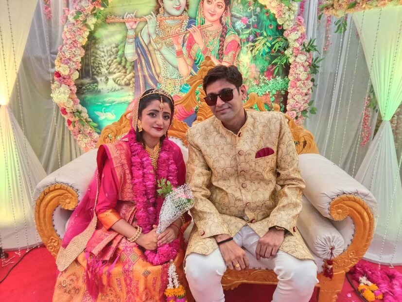 জীবনের নতুন অধ্যায় শুরু করলেন 'মেম বউ' খ্যাত বিনীতা চট্টোপাধ্যায়। দীর্ঘ দিনের প্রেমিক বিশালকে বিয়ে করলেন তিনি।