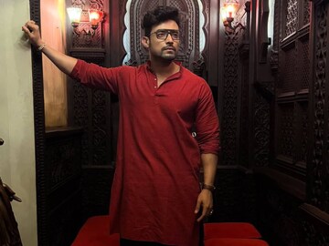 শরীর জুড়ে আঁচড়ের দাগ! বন্ধ ঘর লন্ডভন্ড! ফ্ল্যাটে ঘুরে বেড়াচ্ছে 'অশরীরী'? কী বলছেন রণজয়