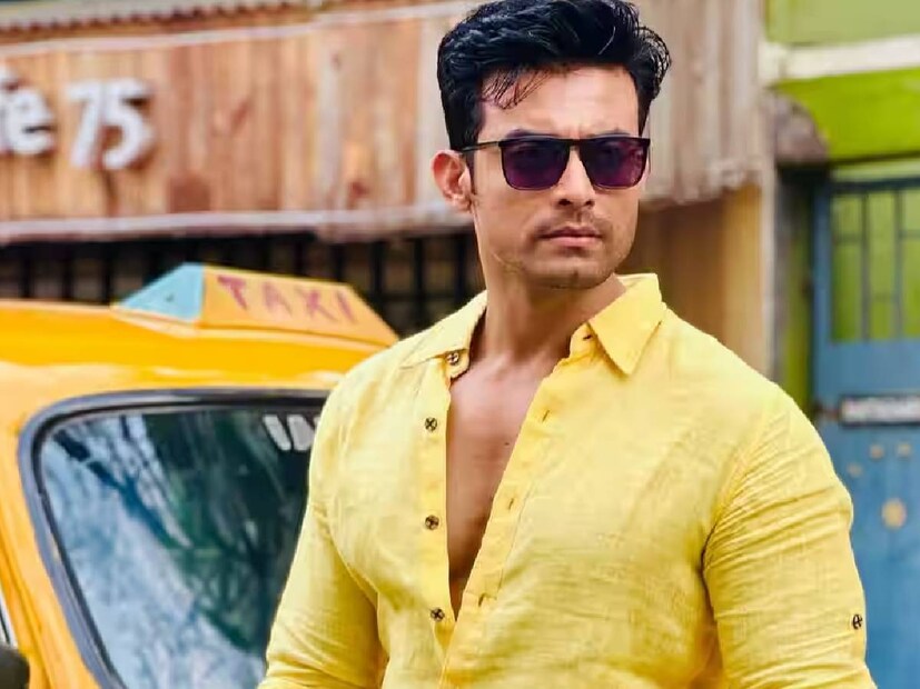 রণজয় আরও বলেন, &quot;গত প্রায় ৩-৪ মাস ধরে হচ্ছে। এরকম বহুবার হয়ে রয়েছে যে ঘুম থেকে উঠে দেখলাম যে হাতে স্ক্র্যাচ হয়ে রয়েছে, বা কোথাও আঁচড়ের দাগ। এর কারণ বা প্রতিকার আমার জানা নেই।&quot;
