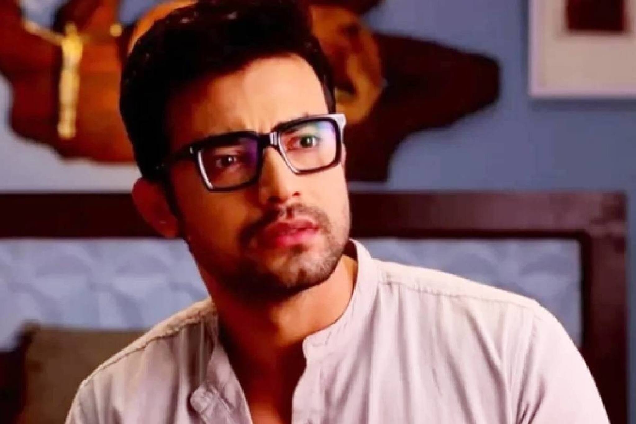 শরীর জুড়ে আঁচড়ের দাগ! বন্ধ ঘর লন্ডভন্ড! ফ্ল্যাটে ঘুরে বেড়াচ্ছে 'অশরীরী'? কী বলছেন রণজয়