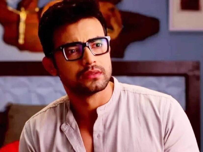 এই প্রথম নয়, অতীতেও নাকি বাড়িতে অতিলৌকিকের আভাস পেয়েছেন রণজয়। গায়ে আঁচড়ের দাগও এসেছে নজরে। অথচ কেন, কখন হল? সেই উত্তর পাননি অভিনেতা। তবে অতিলৌকিকের সম্ভাবনা পুরোপুরি উড়িয়ে দিতে পারছেন না তিনি।