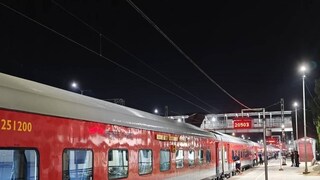 এই পরিষেবাটি প্রতিটি দিকে ৮টি ট্রিপের জন্য চলবে