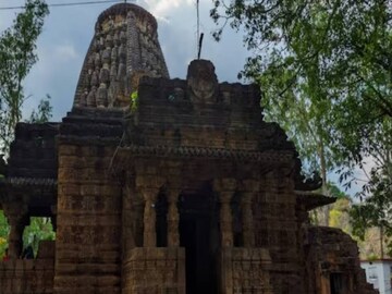 কাওয়ার্ধায় অবস্থিত ভোরামদেব মন্দির।