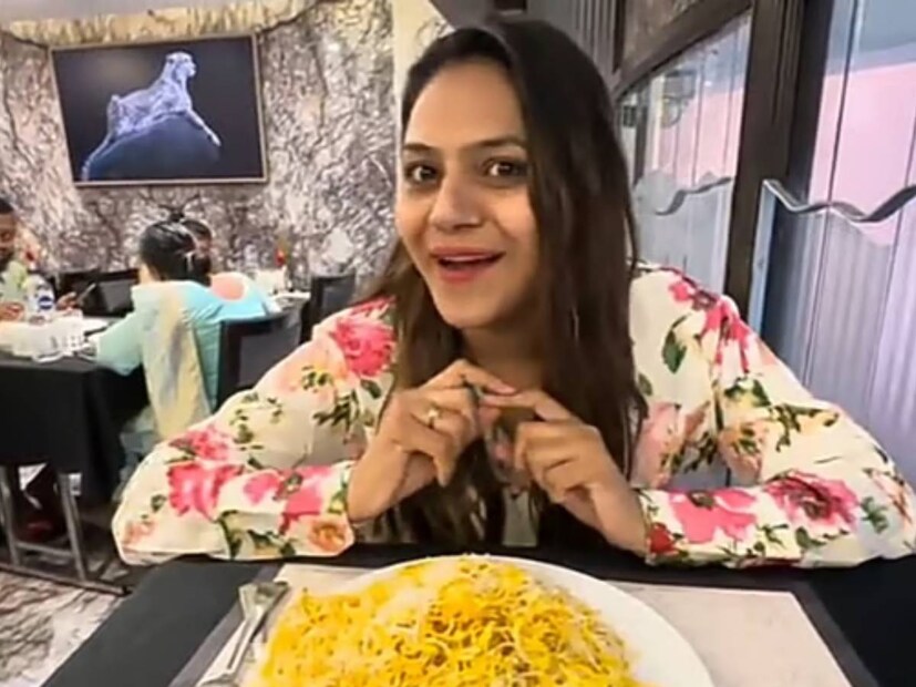 পার্ক সার্কাসের একটি অভিজাত দোকানে খেতেও যান জ্যোতি। এর পর শিয়ালদহ থেকে দুরন্ত এক্সপ্রেসে করে দিল্লি ফেরত যান।