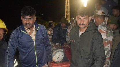 নর্থ সিকিমে ভয়াবহ দুর্ঘটনা ! নিয়ন্ত্রণ হারিয়ে পর্যটকদের নিয়ে ১০০০ ফুট গভীর খাদে পড়ল গাড়ি নর্থ সিকিমে ভয়াবহ দুর্ঘটনা ! নিয়ন্ত্রণ হারিয়ে পর্যটকদের নিয়ে ১০০০ ফুট গভীর খাদে পড়ল গাড়ি