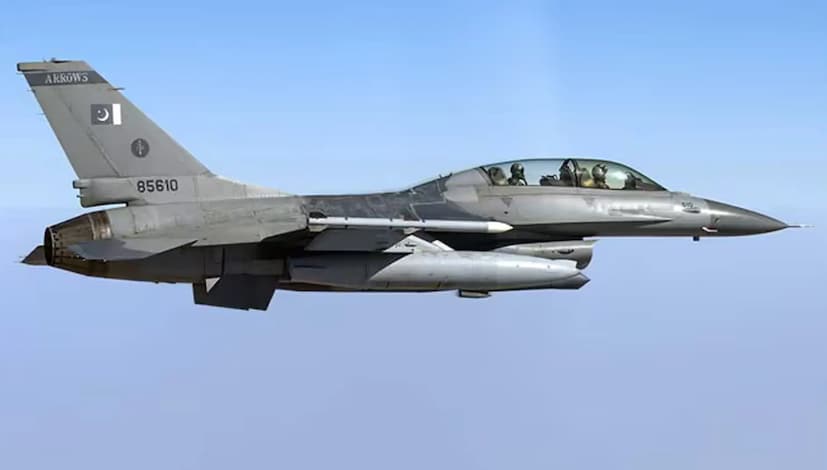 পাকিস্তানকে F-16 সরবরাহ করার সময়, মার্কিন যুক্তরাষ্ট্র জেটগুলির আক্রমণাত্মক সম্ভাবনা সীমিত করতে এবং সংবেদনশীল ব্যবস্থাগুলিকে সুরক্ষিত করার জন্য বেশ কয়েকটি গুরুত্বপূর্ণ প্রযুক্তি আটকে রেখেছিল। মূল সীমাবদ্ধতার মধ্যে ছিল মিশন কম্পিউটারের জন্য সোর্স কোডের অনুপস্থিতি, যার অর্থ পাকিস্তান বিমানের সফ্টওয়্যার সম্পূর্ণরূপে কাস্টমাইজ করতে বা মার্কিন-বহির্ভূত অস্ত্রগুলিকে একীভূত করতে পারেনি। (File Photo)