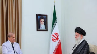 ইরানের সর্বোচ্চ নেতা খামেইনির সঙ্গে আলোচনায় পাক প্রধানমন্ত্রী শরিফ৷ 