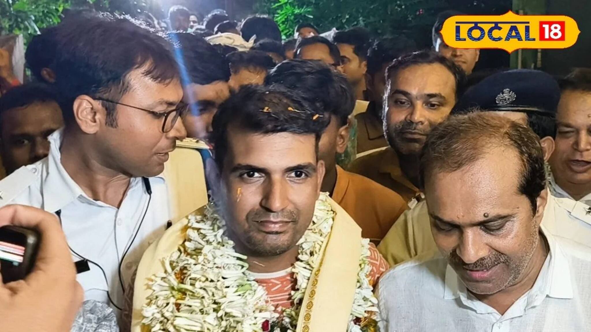 যখনই সীমান্তে ডাক পড়বে তখনই... ঘরে ফিরে বীর বিএসএফ জওয়ান পূর্ণমের মুখে দেশের ডিউটির কথা