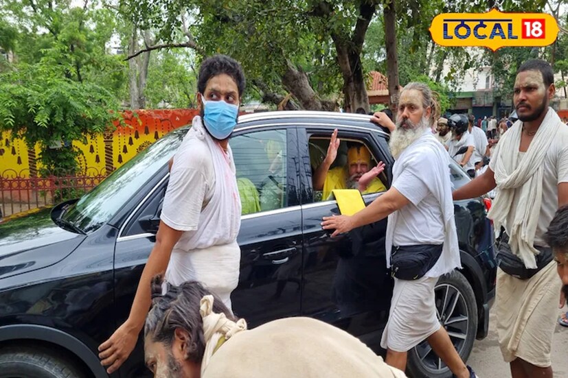 অনেকের মনেই প্রশ্ন জাগবে যে, সন্ত প্রেমানন্দ মহারাজ যখন কারও কাছ থেকে টাকা নেন না, ব্যাঙ্ক অ্যাকাউন্ট বা অন্য সম্পদ তাঁর নেই, তখন তিনি এত দামি গাড়ি কোথা থেকে পান! এর মধ্যে অবশ্য কোনও রহস্য নেই, সন্ত প্রেমানন্দ মহারাজের যাতায়াতের জন্য এই গাড়িগুলো ধনী ভক্তরা ব্যবহার করতে দেন। একেক দিন একেক ভক্তের একেক গাড়ি মহারাজকে তাঁর বাসভবন থেকে বৃন্দাবনের বরাহ ঘাটে অবস্থিত শ্রী হিত রাধা কেলি কুঞ্জ আশ্রমে নিয়ে যাওয়ার জন্য ব্যবহৃত হয়। 