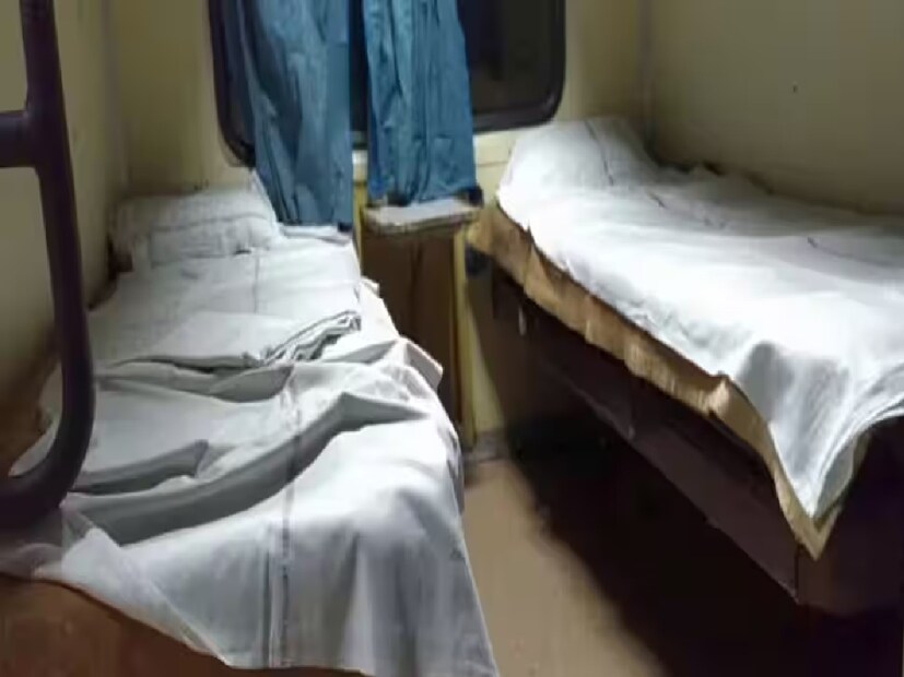 ফের একবার খবরের শিরোনামে ভারতীয় রেল। তবে এবার আর নিজেদের কোনও দোষে নয়, পুরোটার জন্যই দায়ী যাত্রীরা। 