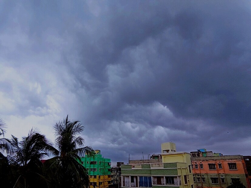 *ইসলামপুর: মেঘলা আকাশ, হালকা ঝিরিঝিরি বৃষ্টি। সর্বনিম্ন তাপমাত্রা ২৪ ডিগ্রি সেলসিয়াস। সংগৃহীত ছবি। 