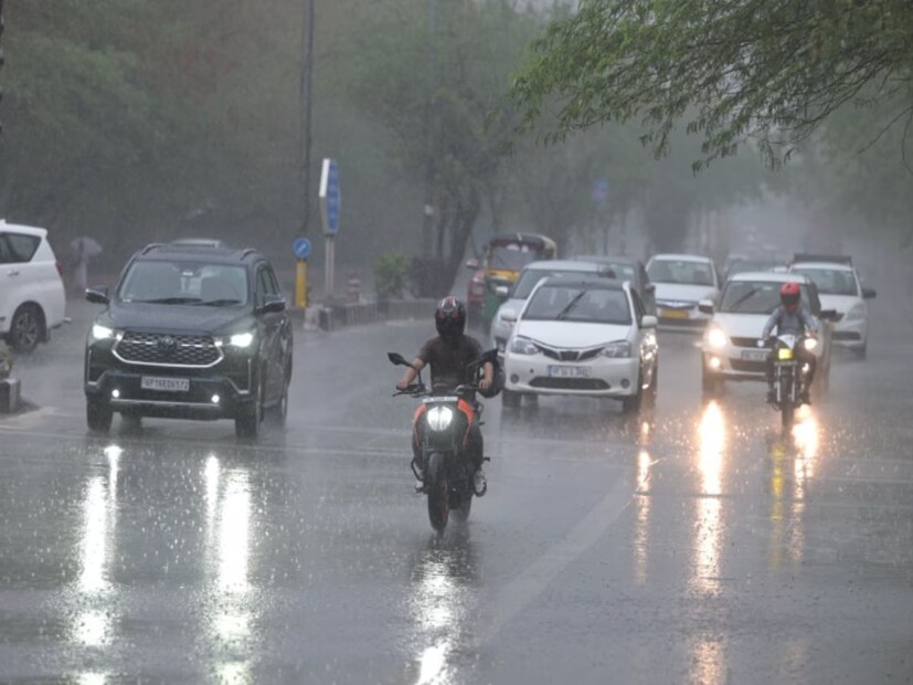 দক্ষিণ দিনাজপুর : মেঘলা আকাশ  বালুরঘাটে সর্বনিম্ন তাপমাত্রা রয়েছে জেলায় ২৬.০ ও সর্বোচ্চ তাপমাত্রা ছিল ৩১.০৫ ডিগ্রি সেলসিয়াস।