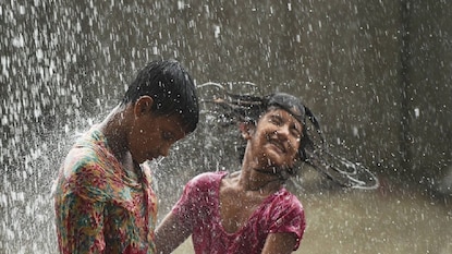 বৃষ্টির জলে স্নান একদমই ক্ষতিকর নয়, বরং 'অমৃত' সমান! জানুন বিশেষজ্ঞের পরামর্শ... বৃষ্টির জলে স্নান একদমই ক্ষতিকর নয়, বরং 'অমৃত' সমান! জানুন বিশেষজ্ঞের পরামর্শ...