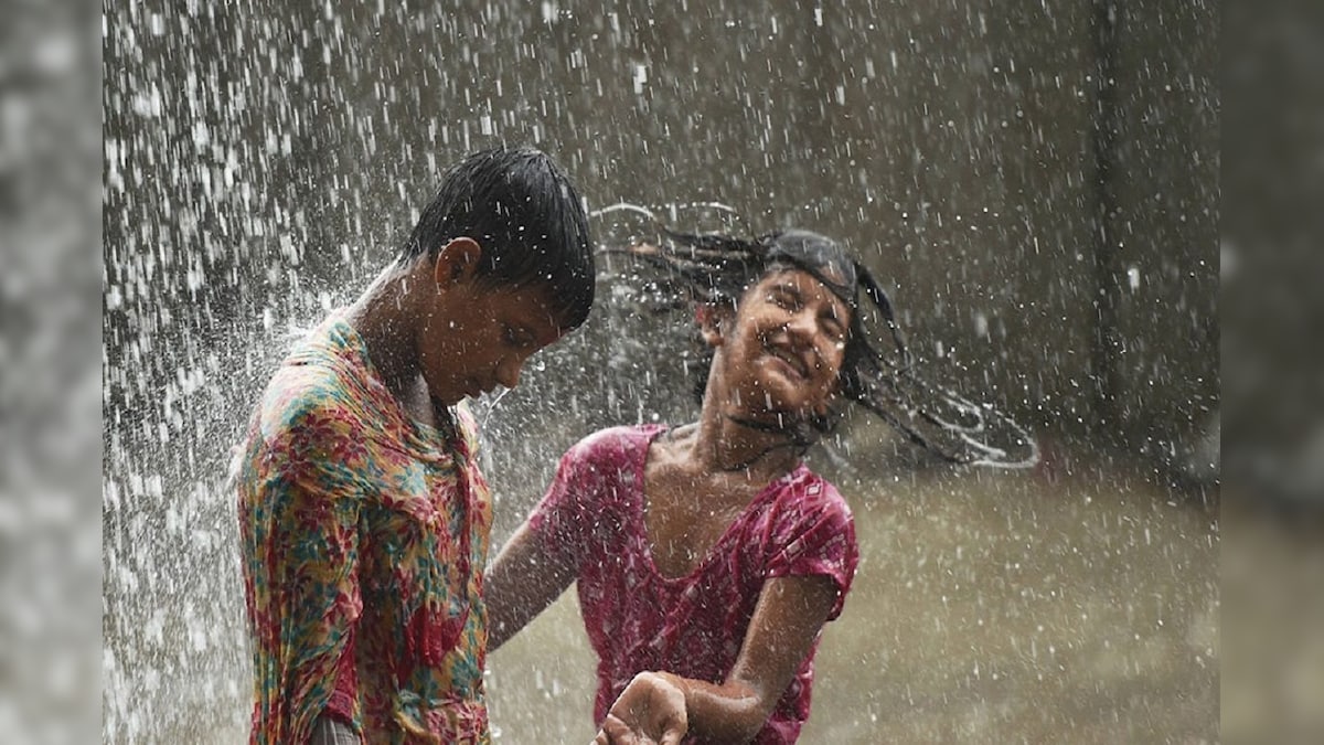 Rain Bath Benefits: বৃষ্টির জলে স্নান একদমই ক্ষতিকর নয়, বরং ‘অমৃত’ সমান! জানুন বিশেষজ্ঞের পরামর্শ…
