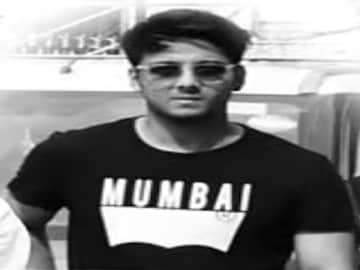 বান্ধবীকে নিয়ে নতুন জটিল অঙ্ক,রিঙ্কু মজুমদারের ছেলের মৃত্যুতে প্রেমিকা কাঁদতে কাঁদতে পাগল বান্ধবীকে নিয়ে নতুন জটিল অঙ্ক,রিঙ্কু মজুমদারের ছেলের মৃত্যুতে প্রেমিকা কাঁদতে কাঁদতে পাগল