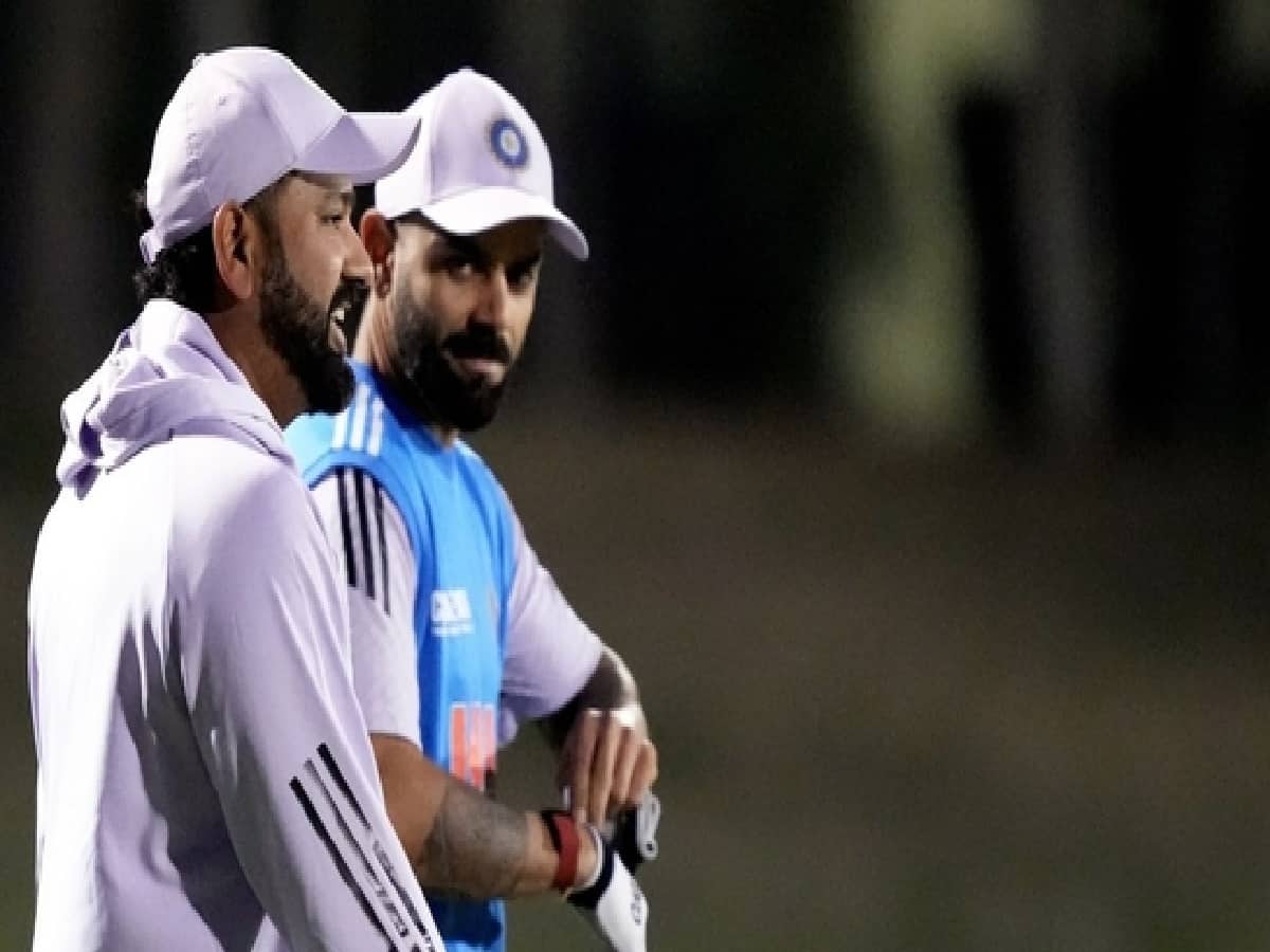  ভারতীয় ক্রিকেট দলের তারকা বিরাট কোহলি ও রোহিত শর্মা সম্প্রতি টেস্ট ক্রিকেট থেকে অবসরের ঘোষণা দিয়েছেন। এরপরেই ক্রিকেটপ্রেমীদের মধ্যে উত্তেজনা ছড়িয়েছে।
