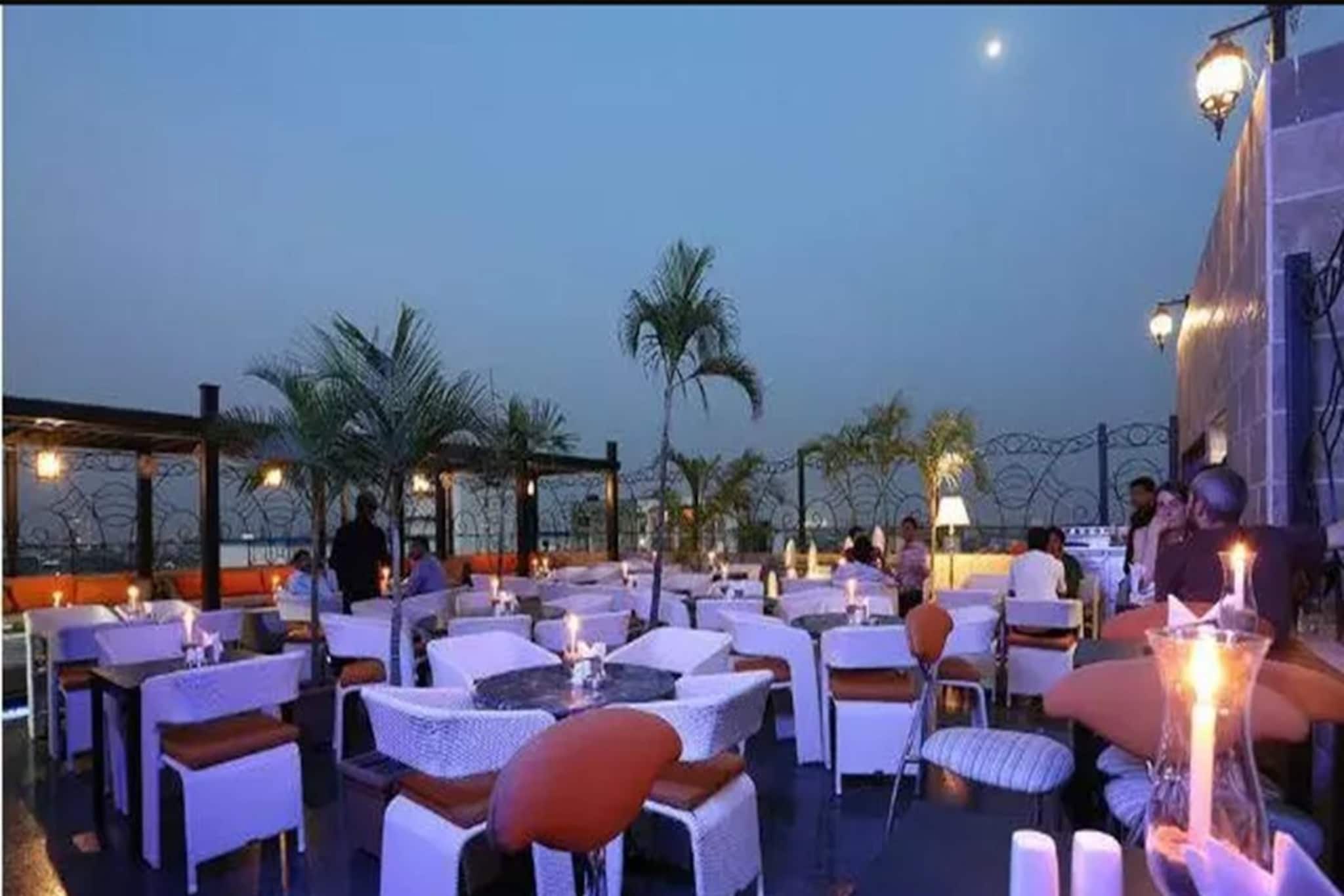 কলকাতার সব রুফটপ রেস্তোরাঁ বন্ধের নির্দেশ! মেছুয়া কাণ্ডের জেরে বড় সিদ্ধান্ত পুরসভার