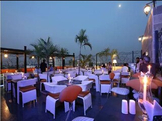 কলকাতায় বন্ধ সব রুফটপ রেস্তোরাঁ৷ ছবি- bluenbeyond/Facebook
