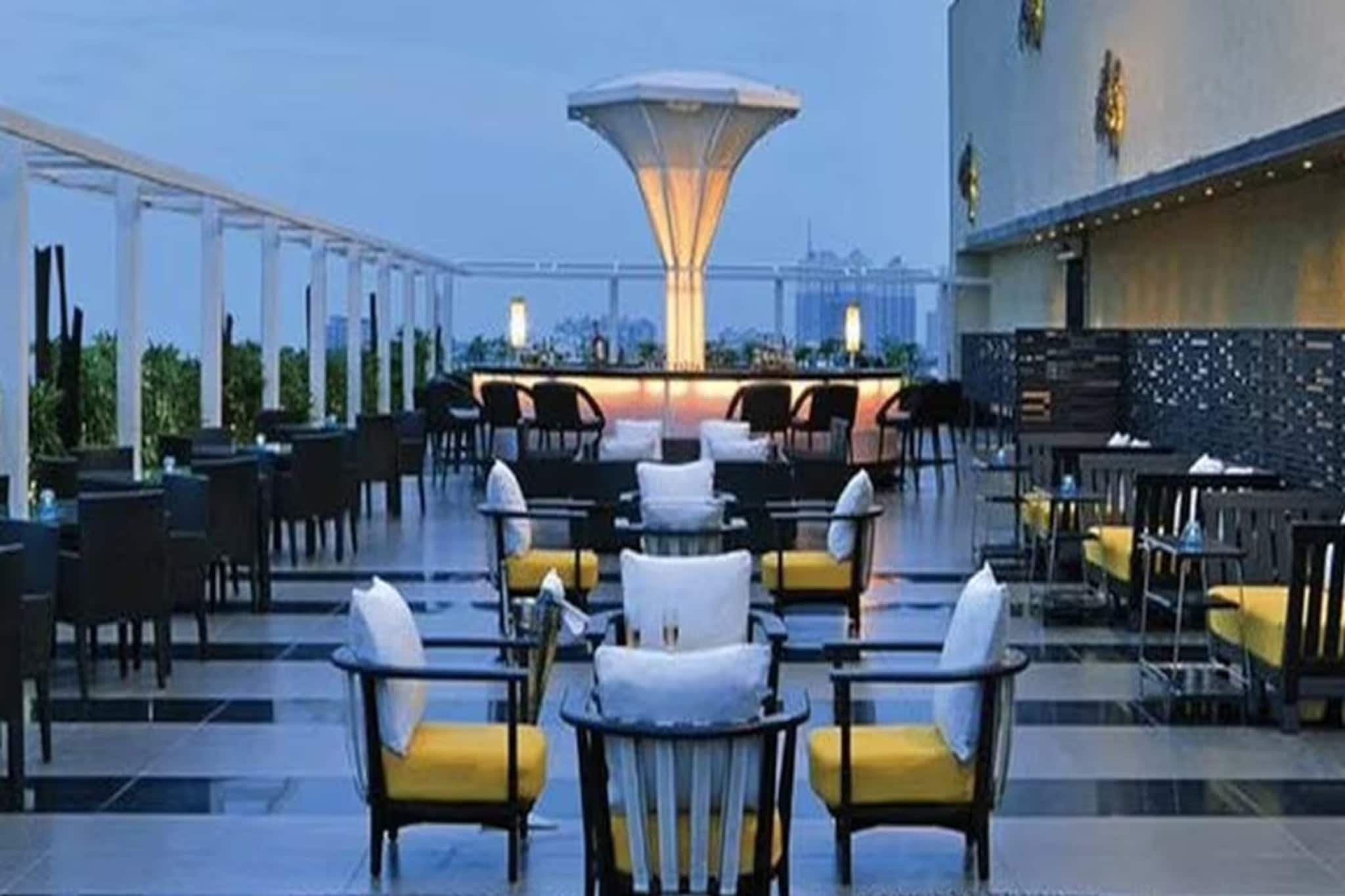 কলকাতার সব রুফটপ রেস্তোরাঁ কি বন্ধ হয়ে যাবে?মালিকরা হাইকোর্টে যেতেই অন্তর্বর্তী স্থগিতাদেশ