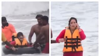 স্নেহাশিস গঙ্গোপাধ্যায় এবং তাঁর স্ত্রীকে উদ্ধার করেন লাইফগার্ডরা৷ স্নেহাশিস গঙ্গোপাধ্যায় এবং তাঁর স্ত্রীকে উদ্ধার করেন লাইফগার্ডরা৷