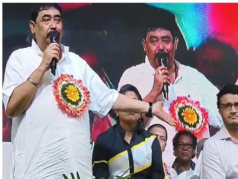 এরপরেই সৌরভকেও জেলায় ক্রিকেটে কোচিং দেওয়ার জন্য আবেদন করেন অনুব্রত।এছাড়া বোলপুর ডাকবাংলো স্টেডিয়াম মাঠকে আধুনিকমানের করার জন্য সাংসদ তহবিল থেকে ৪ কোটি টাকা বরাদ্দ করেন অসিত মাল। যা মঞ্চ থেকে ঘোষণা করেন অনুব্রত মণ্ডল।