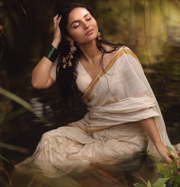 তেলুগু ইন্ডাস্ট্রিতে অভিনেতা শ্রীবিষ্ণুর সঙ্গে ‘আল্লুরি’ ছবিতে অভিনয় করেছিলেন কায়াড়ু। কিন্তু এই ছবিটি খুব একটা সাফল্য পায়নি। সেই কারণে তেমন স্বীকৃতি পাননি। কিন্তু সম্প্রতি তামিল ছবি ‘ড্রাগন’-এ কাজ করে তুমুল জনপ্রিয়তা লাভ করেছেন তিনি। (Photo: Instagram)