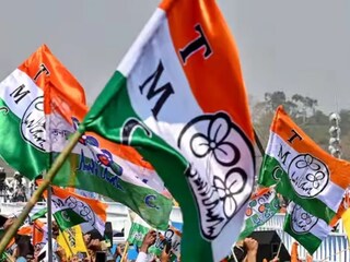 উন্নয়নের পাঁচালি নিয়ে ঘরে ঘরে প্রচারে শাসক দল