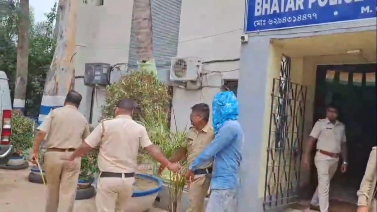 ৪ বছরের সন্তান, অশান্তির মাঝেই স্ত্রীর গলা টিপে ধরল স্বামী! ছটফট করতে করতে সব শেষ!