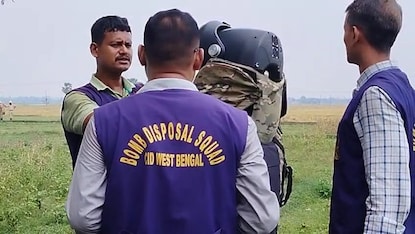 ভাতারে প্লাস্টিকের জারে আটটি তাজা বোমা! নিষ্ক্রিয় করল সিআইডির বোম্ব ডিসপোজাল স্কোয়াড