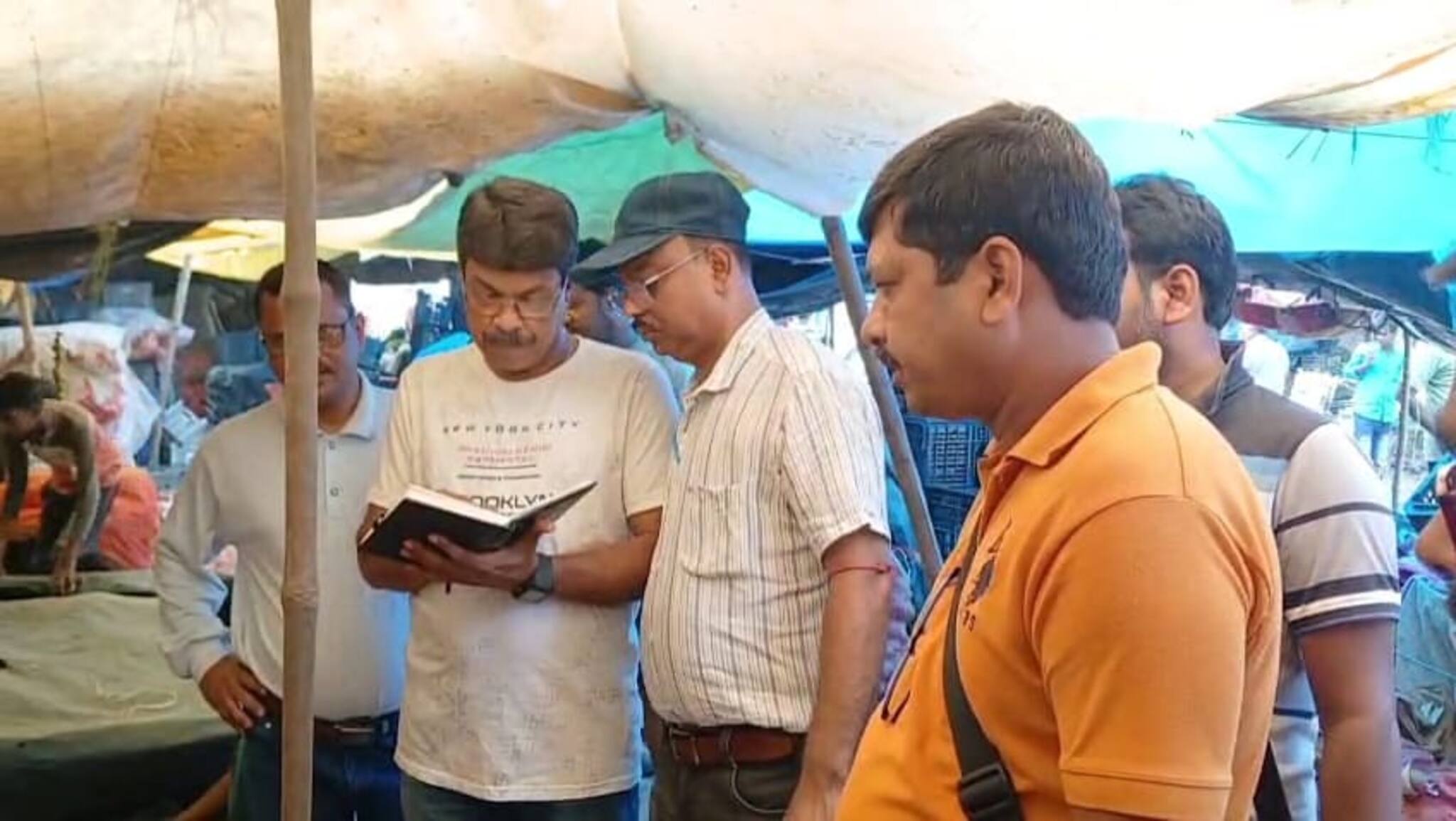 ভারত-পাক সংঘাতের আবহে পণ্যের দাম বাড়ছে? খতিয়ে দেখতে অভিযানে নামল টাস্ক ফোর্স 