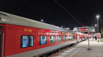 * লুক বদল ডিব্রুগড় রাজধানীর