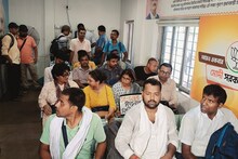 'যোগ্য-অযোগ্য' পৃথকীকরণ করে স্কুলে ফেরাক রাজ্য, বিকাশভবনে চাকরিহারাদের একাংশ
