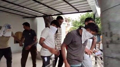 অ্যাপ ডাউনলোড করলেই ফাঁকা হয়ে যাচ্ছিল অ্যাকাউন্ট! জামতাড়া গ্যাংয়ের তিন পাণ্ডাকে গ্রেফতার করল দিল্লি পুলিশ 