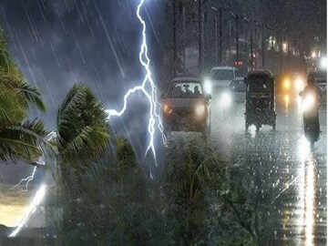 মিষ্টি ওয়েদারে ফুলস্টপ, জেলায়-জেলায় ঝড়বৃষ্টির আশঙ্কা, তবে দিনের বেলায় ঘুরবে খেলা