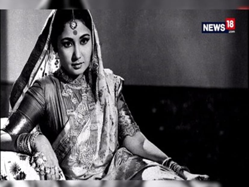 আকাশছোঁয়া কেরিয়ার হলেও ব্যক্তিগত জীবন জর্জরিত ছিল নায়িকার! দাম্পত্য জীবনে সুখ পাননি। একের পর এক অপূর্ণ সম্পর্ক! এই প্রতিভাবান অভিনেত্রী আর কেউ নন, মীনা কুমারী। ট্র্যাজিক ক্যুইন। ভাগ্যের নিদারুণ পরিহাস! একসময়ে ভারতের সবথেকে ধনী নায়িকার জীবন শেষ হল করুণ অবস্থায়! বাবা-স্বামীর অত্যাচার, প্রতারণা, টাকার অভাব, মদের নেশা... ট্র্যাজিক ক্যুইন মীনা কুমারীর জীবন যেন চিত্রনাট্য।Image: News18
